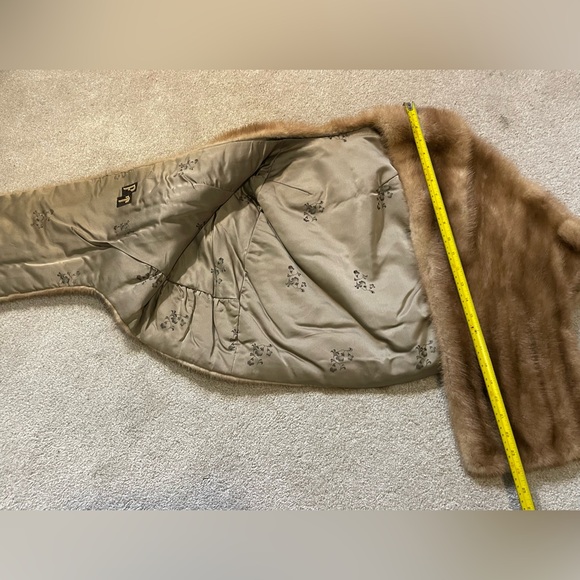 Elegant Vintage Fox Fur Shawl - Picture 6 of 11